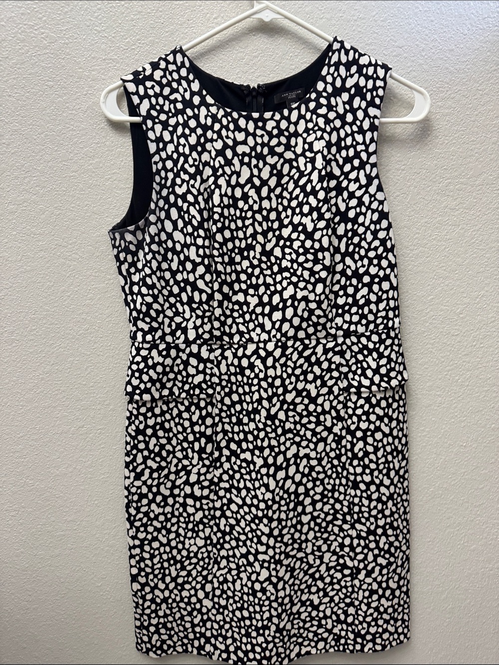 Ann Taylor Black and White Sleeveless Printed Sheath Dress